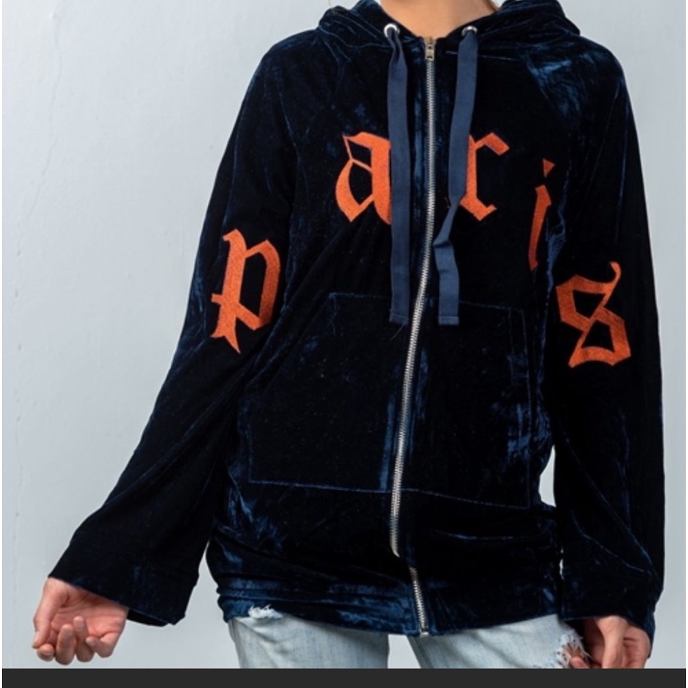 Beautiful and casual. Navy blue velvet. New with tags❤️